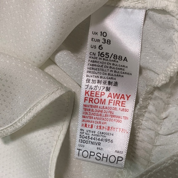 Topshop Women’s Button Cropped Long Sleeve Peplum Blouse Ivory Satin Size US‎ 6 - Picture 7 of 8